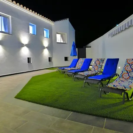 Villa 3 Bedrooms - Playa Burriana - R1273