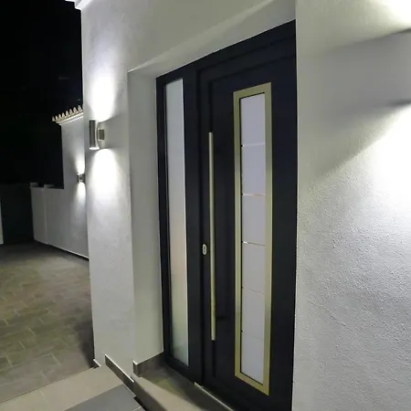 Villa 3 Bedrooms - Playa Burriana - R1273 Nerja